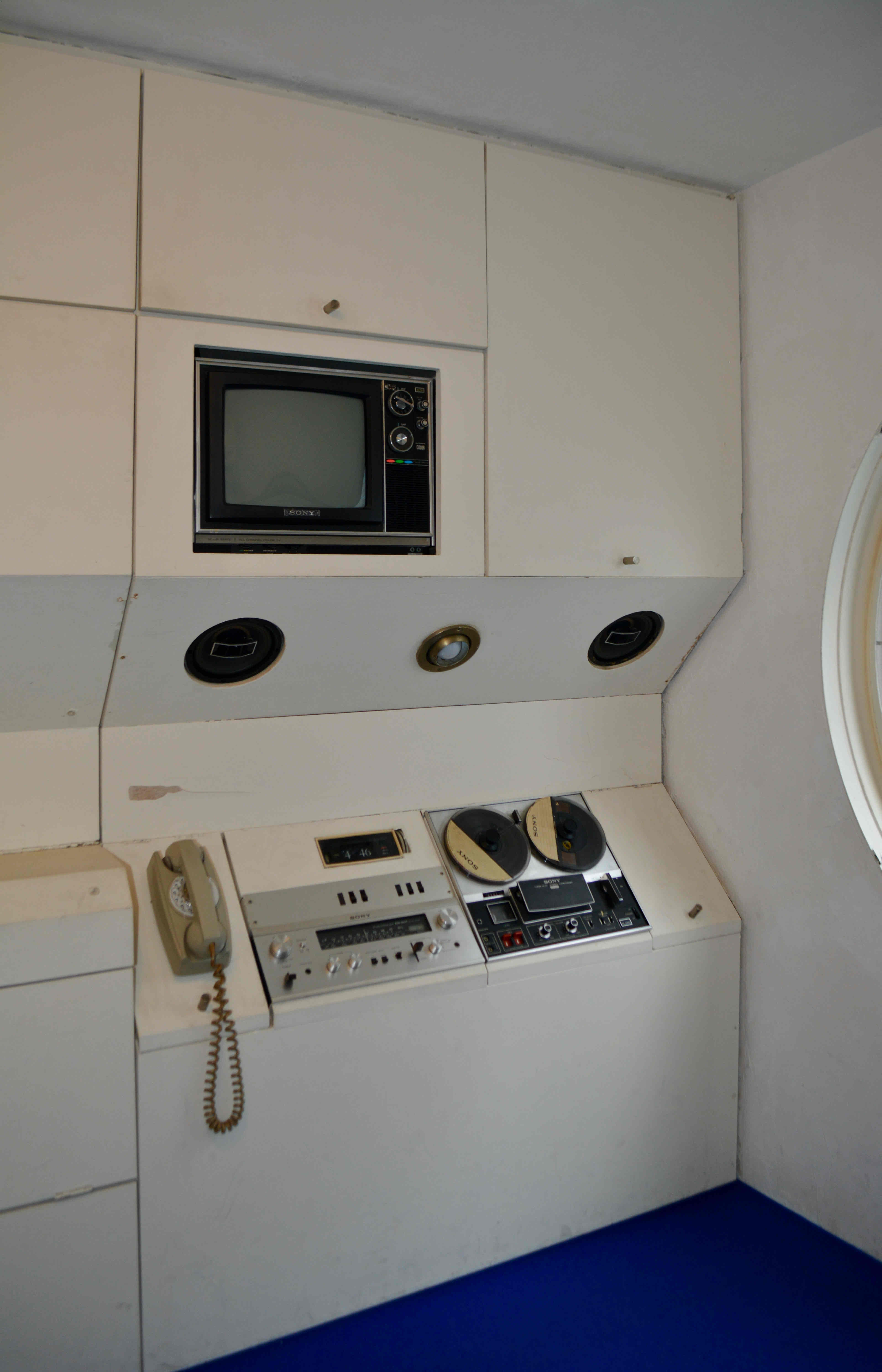 HiFi Capsule optional furniture   HiFi Capsule optional furniture