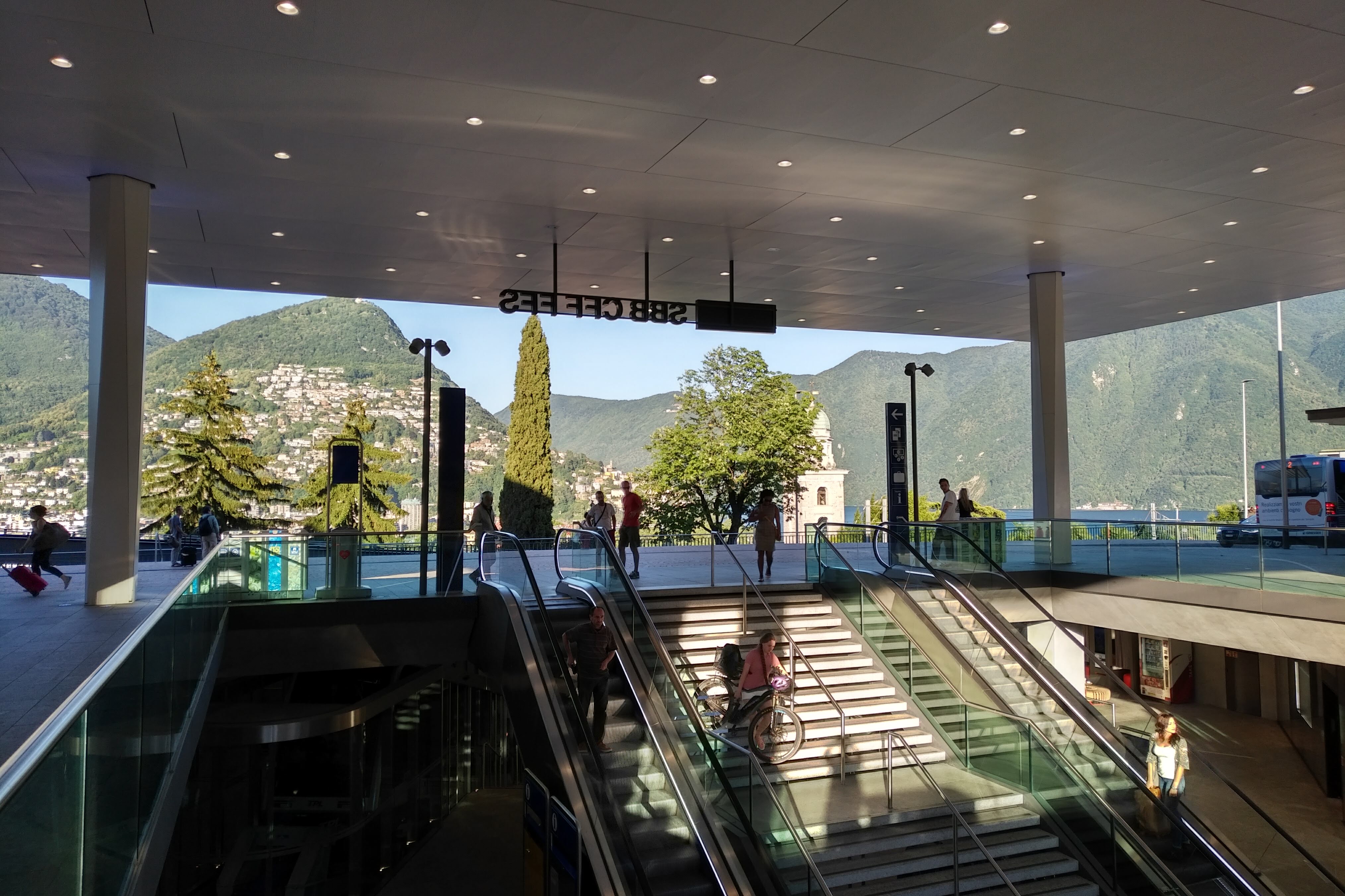  View towards the city from the platform 